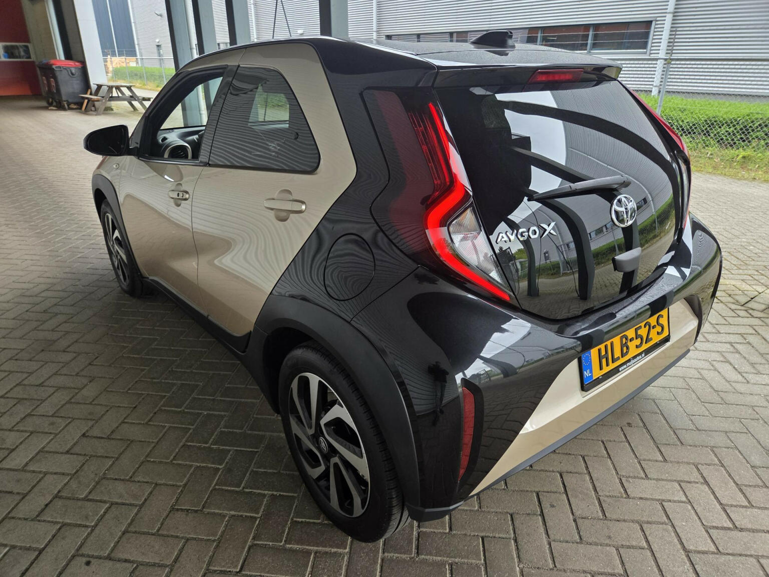 Toyota-Aygo X-9